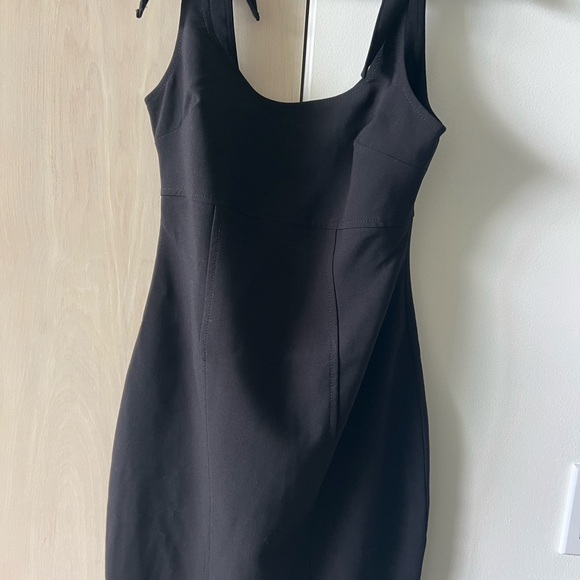 Likely dress in black size 0 - Picture 4 of 10